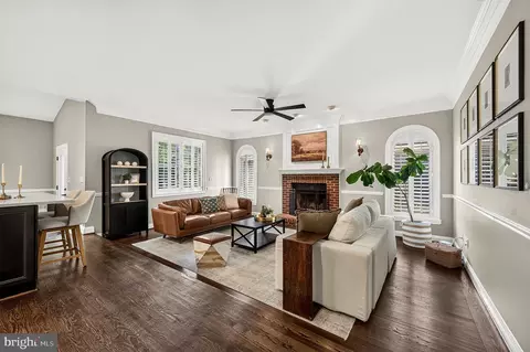 Living - 13633 Birch Dr, Chantilly, VA 20151 photo 2 of 7