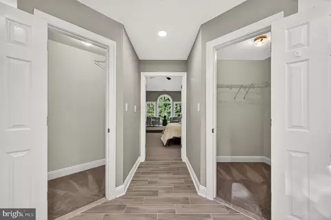 Entry Way - 13633 Birch Dr, Chantilly, VA 20151 photo 7 of 12