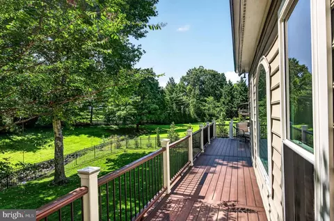 Exterior - 13633 Birch Dr, Chantilly, VA 20151 photo 11 of 26