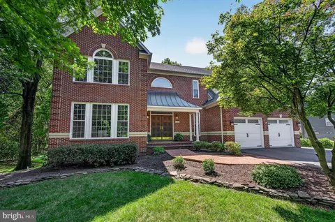 Exterior - 13633 Birch Dr, Chantilly, VA 20151 photo 2 of 26