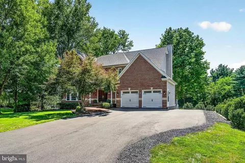 Exterior - 13633 Birch Dr, Chantilly, VA 20151 photo 4 of 26