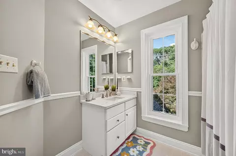 Bath - 13633 Birch Dr, Chantilly, VA 20151 photo 5 of 9