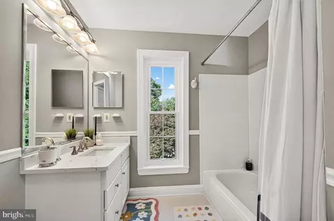 Bath - 13633 Birch Dr, Chantilly, VA 20151 photo 7 of 9