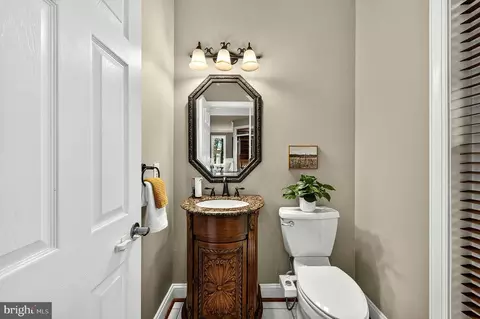 Entry Way - 13633 Birch Dr, Chantilly, VA 20151 photo 4 of 12