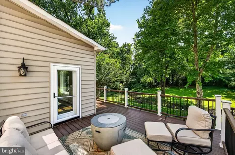 Exterior - 13633 Birch Dr, Chantilly, VA 20151 photo 6 of 26