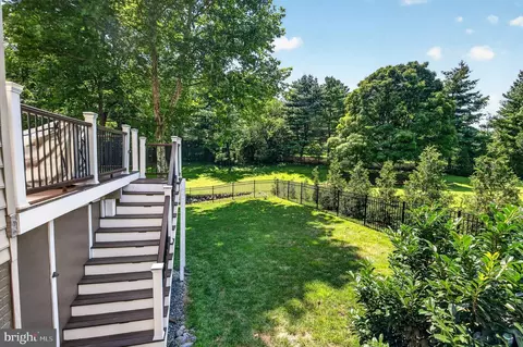 Exterior - 13633 Birch Dr, Chantilly, VA 20151 photo 16 of 26