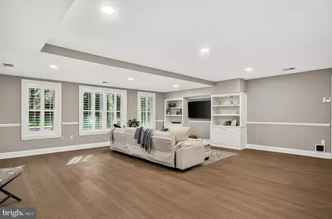 Living - 13633 Birch Dr, Chantilly, VA 20151 photo 6 of 7