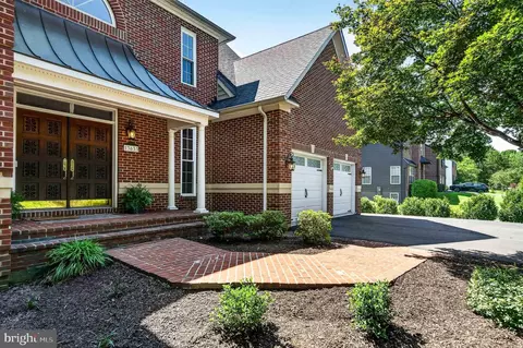 Exterior - 13633 Birch Dr, Chantilly, VA 20151 photo 5 of 26