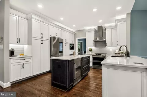 Kitchen - 13633 Birch Dr, Chantilly, VA 20151 photo 6 of 9
