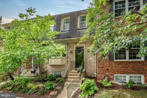 8218 Cedar Landing Ct, Alexandria, VA 22306