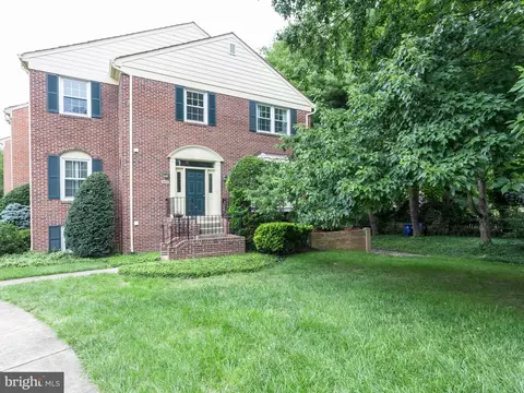 6859 Williamsburg Pond Ct, Falls Church, VA 22043