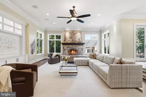 Living - 1239 Daleview Dr, Mclean, VA 22102 photo 2 of 3