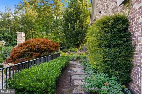 Exterior - 1239 Daleview Dr, Mclean, VA 22102 photo 11 of 11