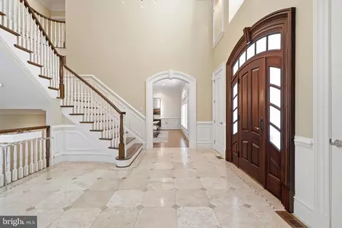 Entry Way - 1239 Daleview Dr, Mclean, VA 22102 photo 2 of 5