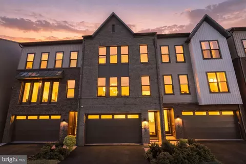2615 Jetstream Rd, Herndon, VA 20171