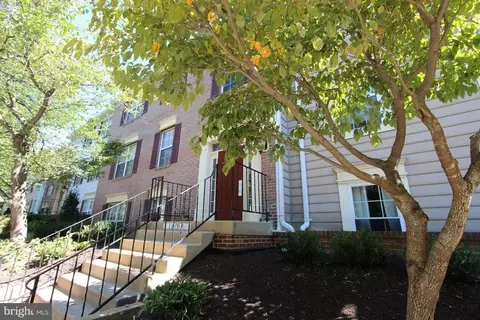12102 Green Leaf Ct #102, Fairfax, VA 22033