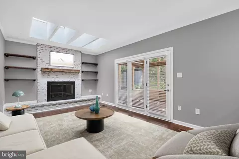 Living - 8811 Hayload Ct, Springfield, VA 22153 photo 4 of 7