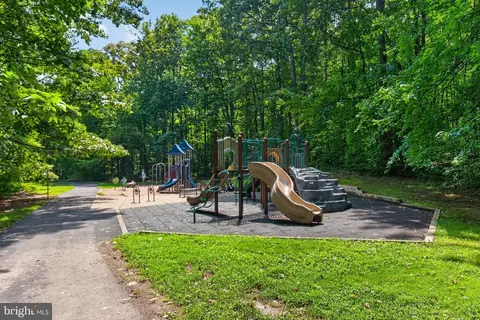 View/Area - 8811 Hayload Ct, Springfield, VA 22153 photo 1 of 2