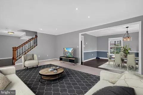 Living - 8811 Hayload Ct, Springfield, VA 22153 photo 2 of 7