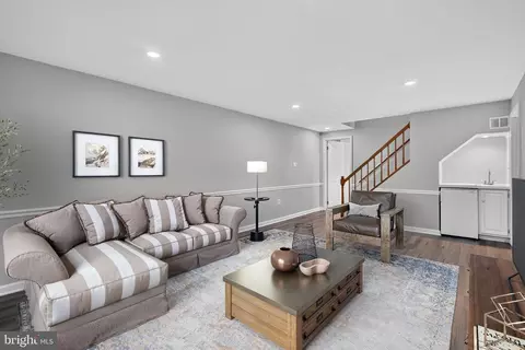 Living - 8811 Hayload Ct, Springfield, VA 22153 photo 6 of 7