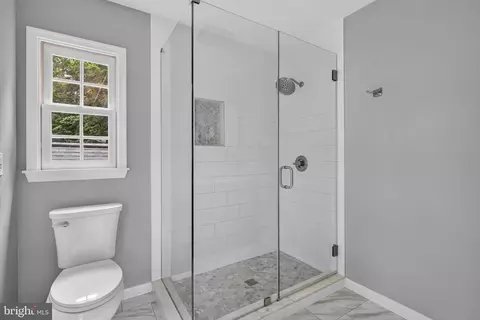 Bath - 8811 Hayload Ct, Springfield, VA 22153 photo 3 of 6