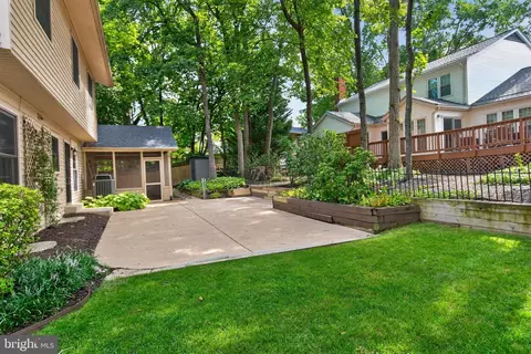 Exterior - 8811 Hayload Ct, Springfield, VA 22153 photo 10 of 14