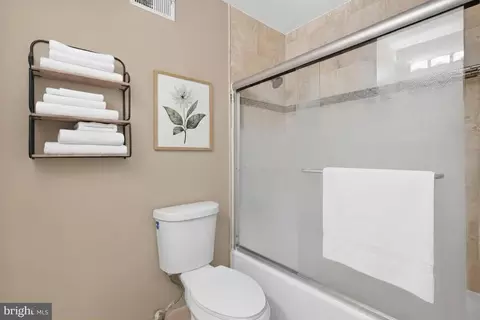 Bath - 8811 Hayload Ct, Springfield, VA 22153 photo 5 of 6