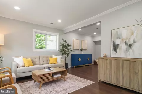 6621 Hallwood Ave, Falls Church, VA 22046