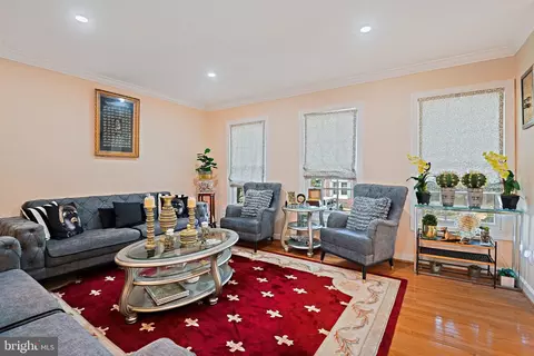 Living - 6506 Milva Ln, Springfield, VA 22150 photo 2 of 2