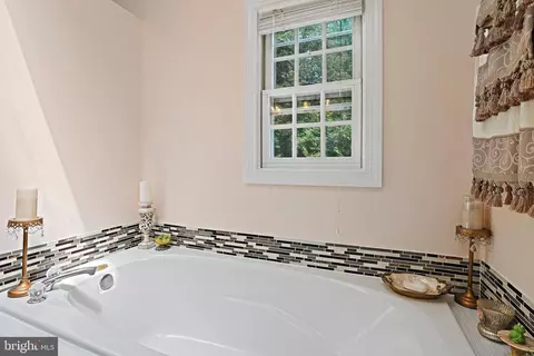 Bath - 6506 Milva Ln, Springfield, VA 22150 photo 3 of 8