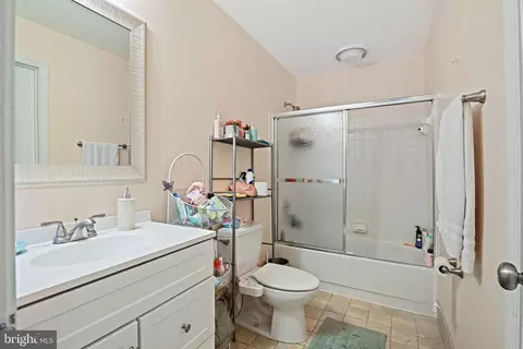 Bath - 6506 Milva Ln, Springfield, VA 22150 photo 6 of 8