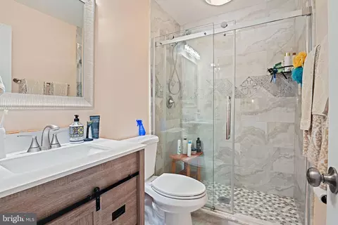 Bath - 6506 Milva Ln, Springfield, VA 22150 photo 4 of 8
