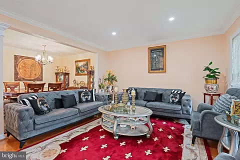 Living - 6506 Milva Ln, Springfield, VA 22150 photo 1 of 2