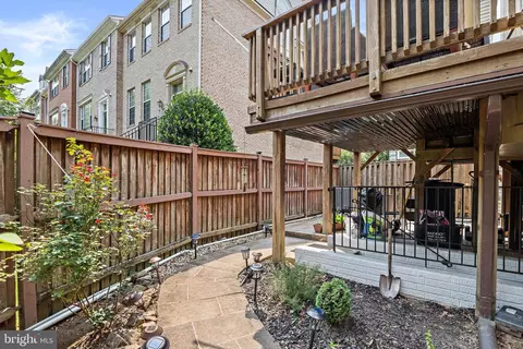 Exterior - 6506 Milva Ln, Springfield, VA 22150 photo 7 of 11
