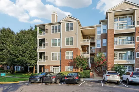 4200 Mozart Brigade Ln #V, Fairfax, VA 22033