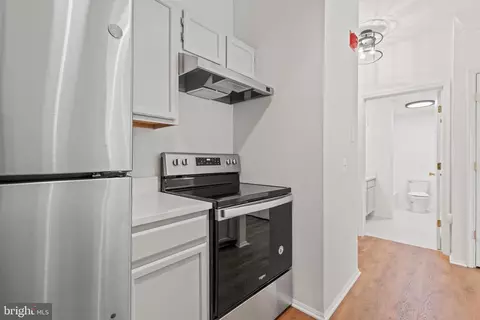 Kitchen - 1530 Spring Gate Dr #9106, Mclean, VA 22102 photo 3 of 5