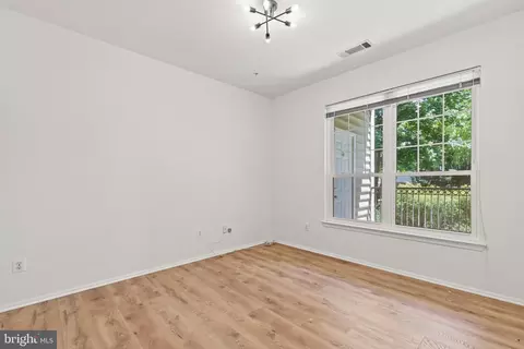 Living - 1530 Spring Gate Dr #9106, Mclean, VA 22102 photo 6 of 7