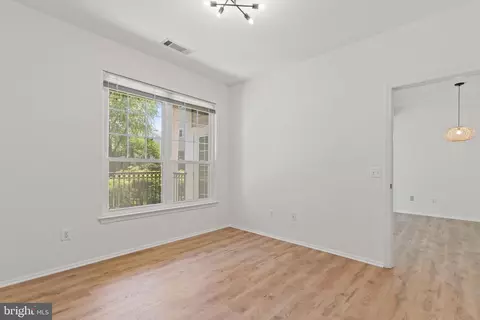 Living - 1530 Spring Gate Dr #9106, Mclean, VA 22102 photo 7 of 7