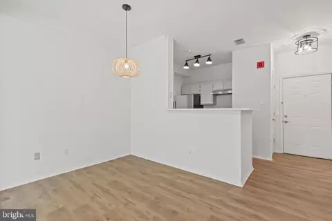Living - 1530 Spring Gate Dr #9106, Mclean, VA 22102 photo 3 of 7