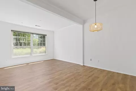 Living - 1530 Spring Gate Dr #9106, Mclean, VA 22102 photo 1 of 7