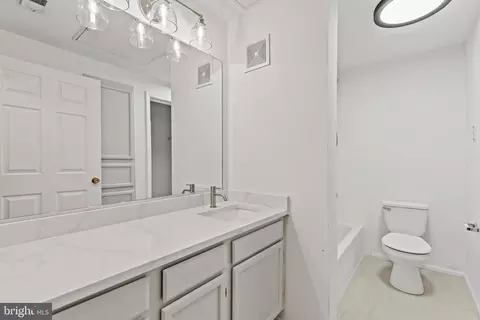 Bath - 1530 Spring Gate Dr #9106, Mclean, VA 22102 photo 1 of 1