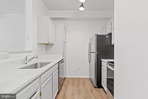 Kitchen - 1530 Spring Gate Dr #9106, Mclean, VA 22102 photo 5 of 5