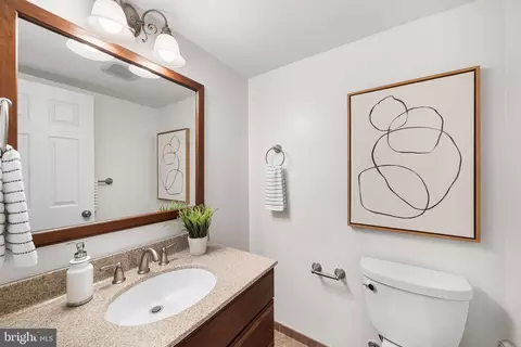 Bath - 6903 Rochambeau Pl, Springfield, VA 22153 photo 1 of 5