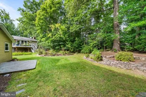 Exterior - 6903 Rochambeau Pl, Springfield, VA 22153 photo 10 of 12