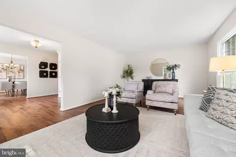 Living - 6903 Rochambeau Pl, Springfield, VA 22153 photo 2 of 8