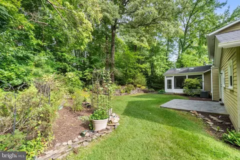 Exterior - 6903 Rochambeau Pl, Springfield, VA 22153 photo 8 of 12