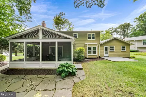 Exterior - 6903 Rochambeau Pl, Springfield, VA 22153 photo 6 of 12