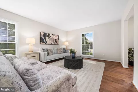 Living - 6903 Rochambeau Pl, Springfield, VA 22153 photo 4 of 8