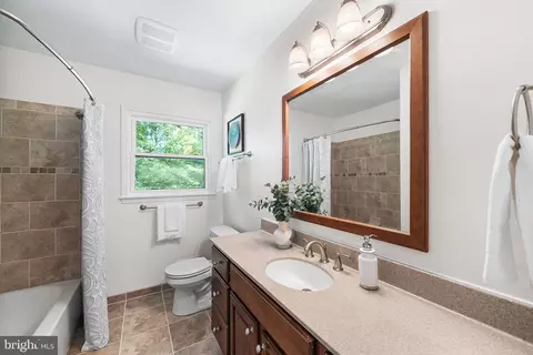 Bath - 6903 Rochambeau Pl, Springfield, VA 22153 photo 5 of 5
