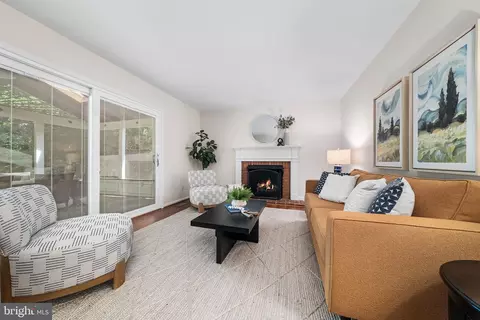 Living - 6903 Rochambeau Pl, Springfield, VA 22153 photo 6 of 8